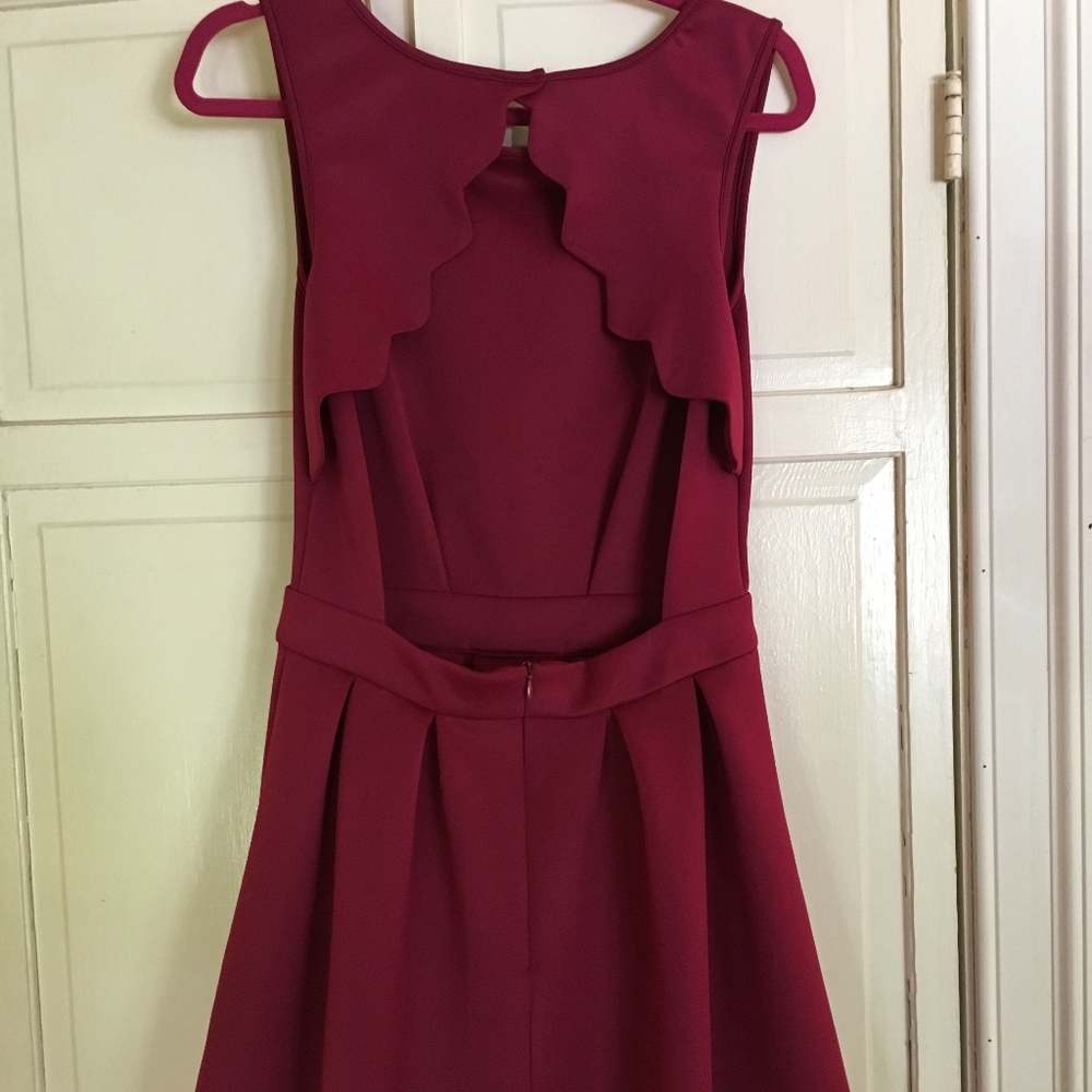 Scalloped dress - Picture 2 of 2